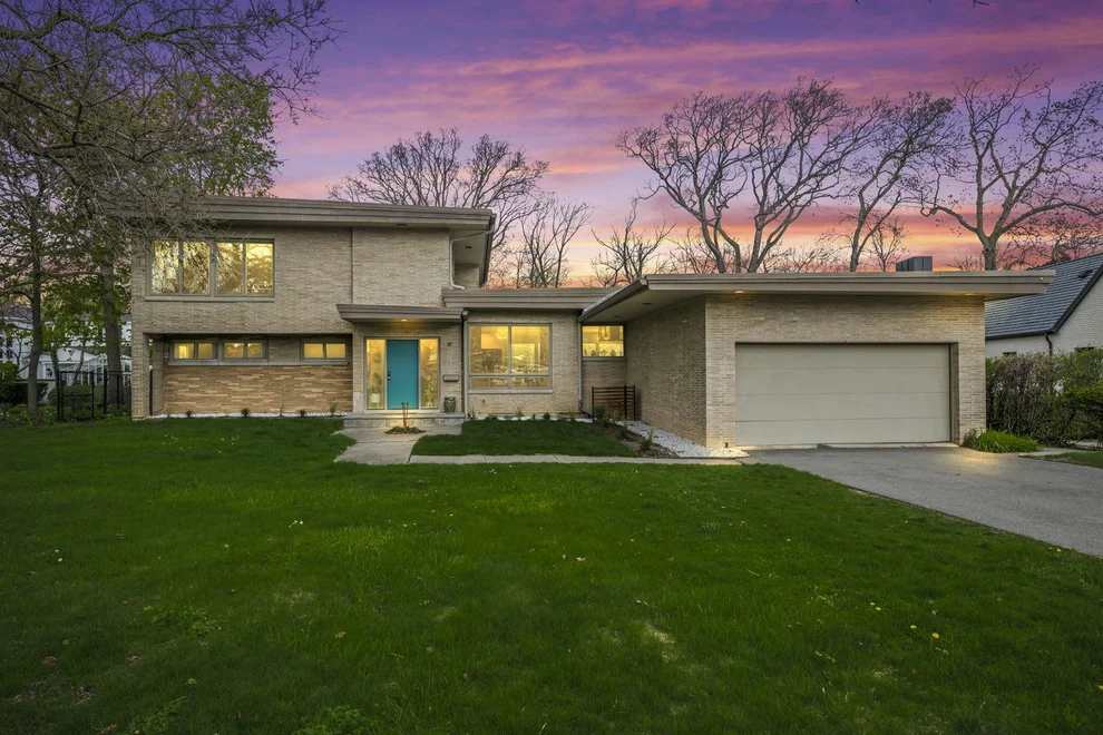 Unit for sale at 87 Ravinoaks Lane, Highland Park, IL 60035