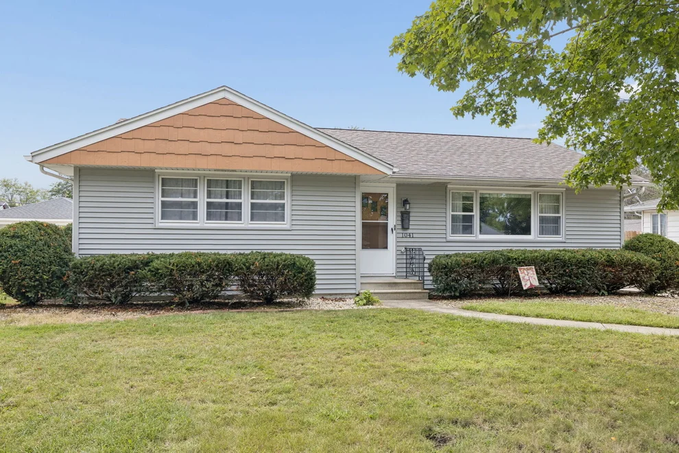 Unit for sale at 1041 E 8th Street, Lockport, IL 60441