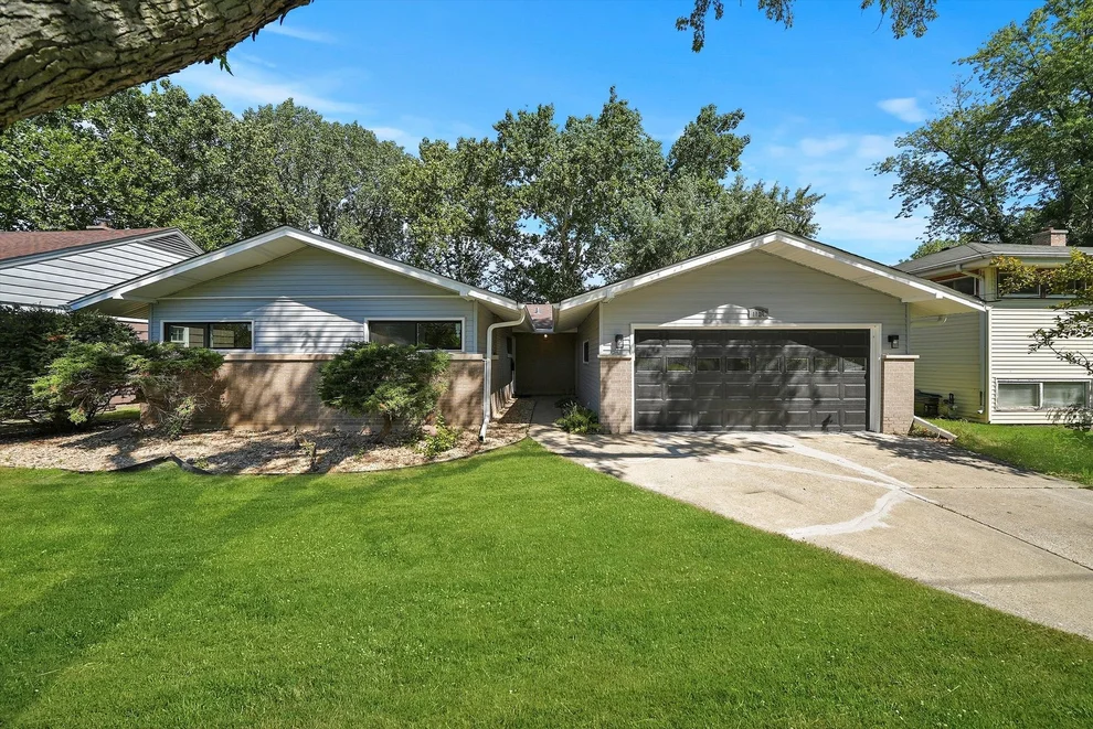 Unit for sale at 1124 59th Street, Downers Grove, IL 60516