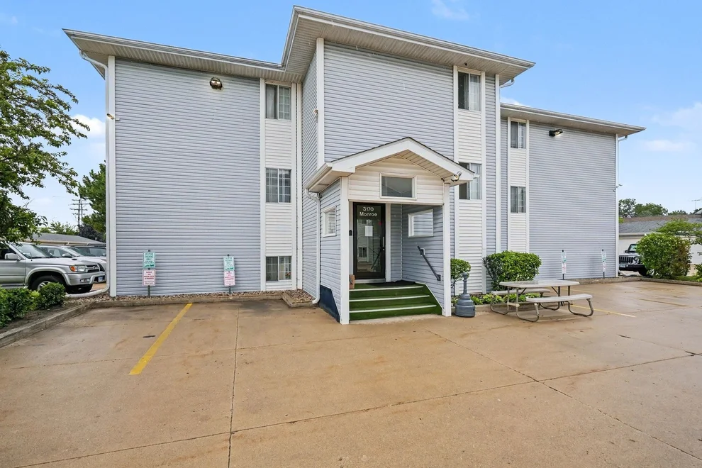 Unit for sale at 3170 W Monroe Street, Waukegan, IL 60085