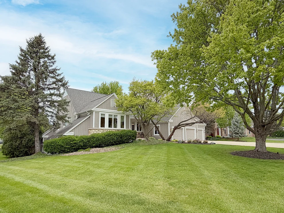 Unit for sale at 211 Ridge Lane, Lake In The Hills, IL 60156