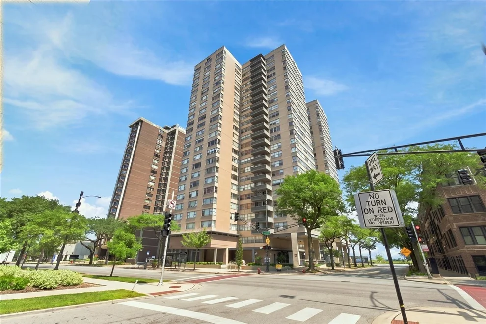 Unit for sale at 6301 N Sheridan Road, Chicago, IL 60660