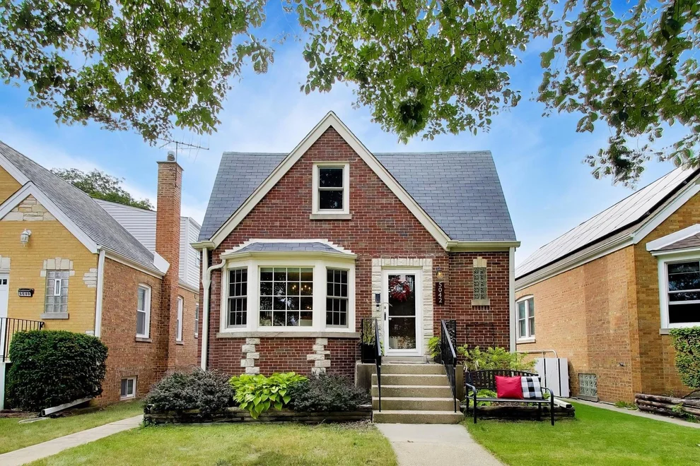Unit for sale at 5042 N MELVINA Avenue, Chicago, IL 60630