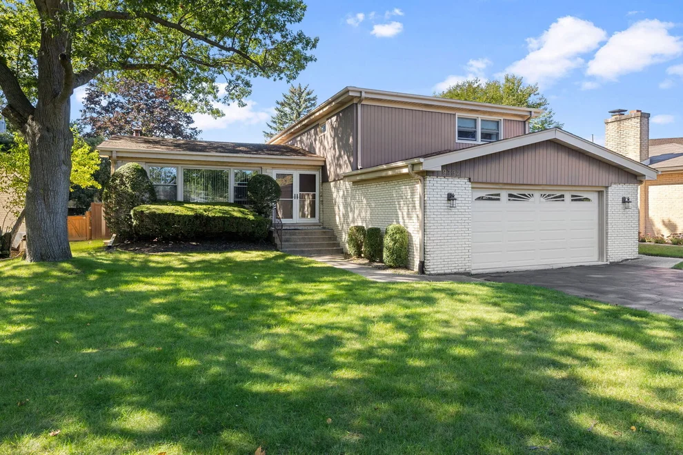 Unit for sale at 9732 Kildare Avenue, Skokie, IL 60076