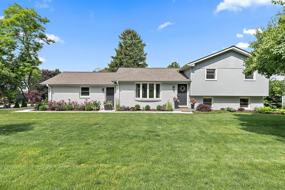 Unit for sale at 800 Gamble Drive, Lisle, IL 60532