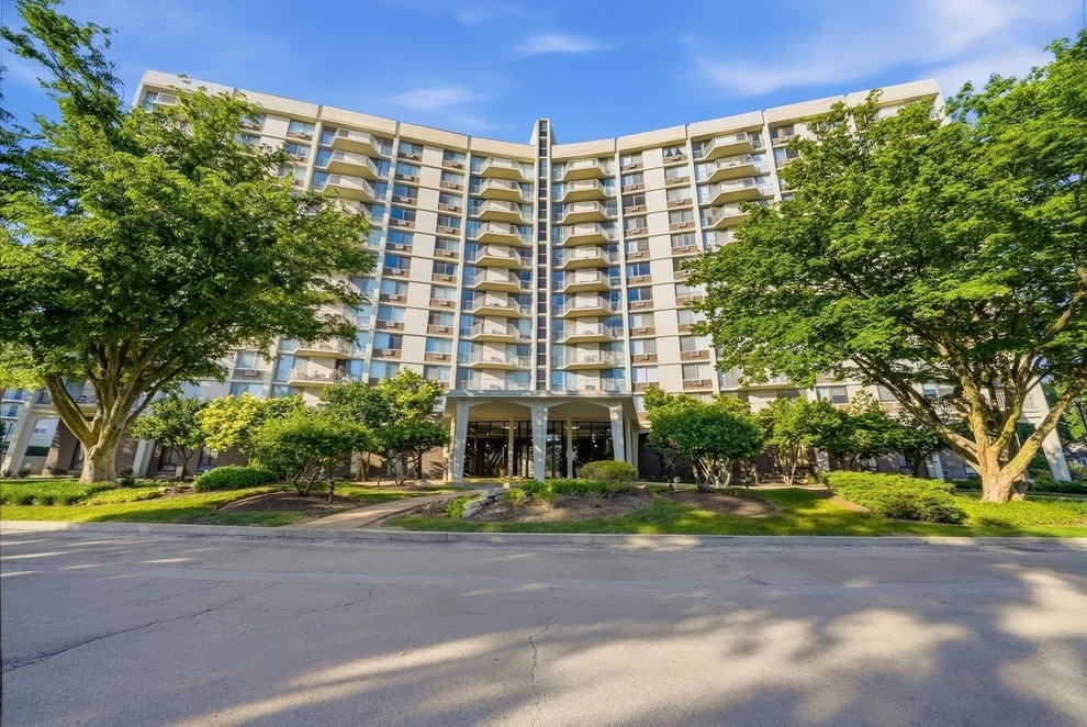 Unit for sale at 20 N Tower Road, Oak Brook, IL 60523