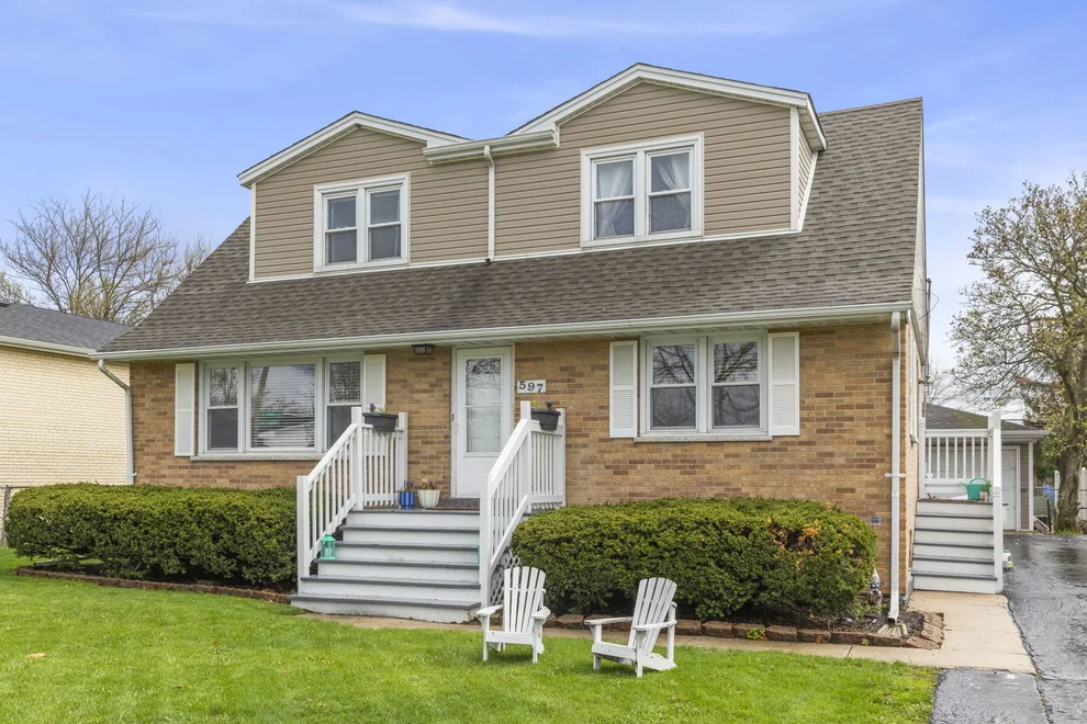 Unit for sale at 597 N West Avenue, Elmhurst, IL 60126