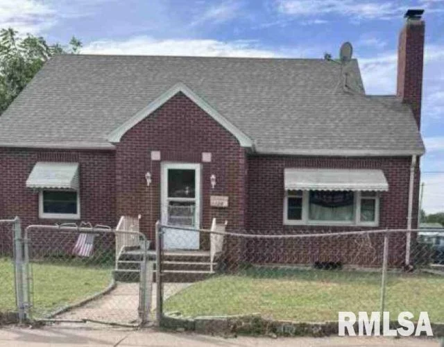 Unit for sale at 1126 PARK Avenue, Muscatine, IA 52761