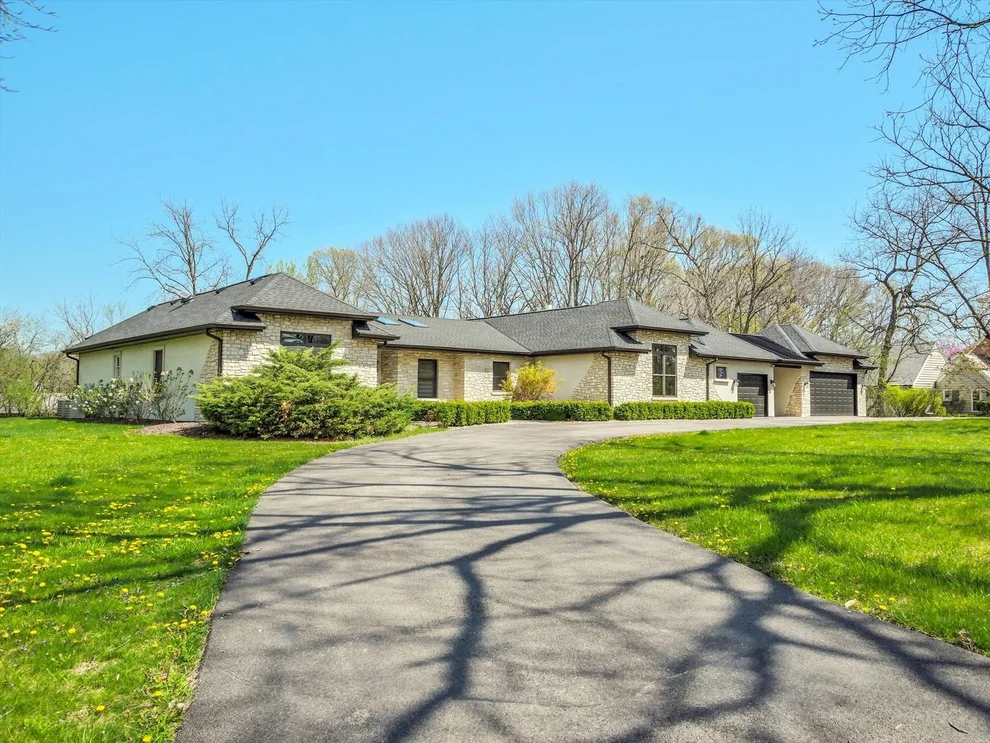 Unit for sale at 2038 CAMPHILL Circle, Inverness, IL 60067