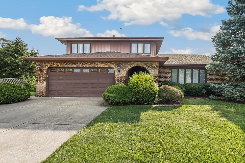 Unit for sale at 10917 Circle Court, Palos Hills, IL 60465