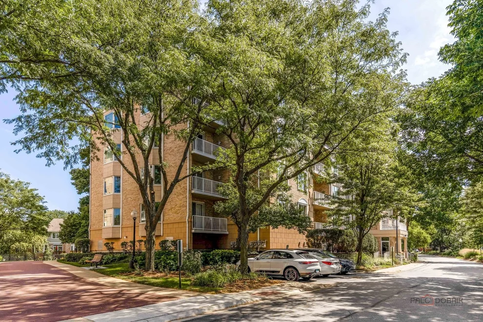 Unit for sale at 1705 Pavilion Way, Park Ridge, IL 60068
