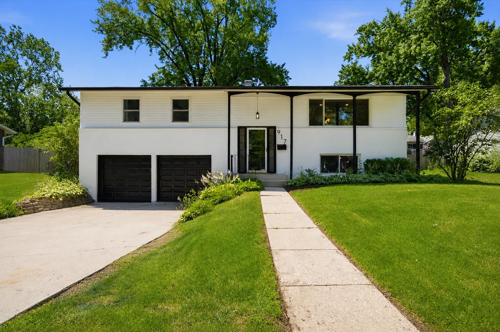Unit for sale at 917 E Morris Drive, Palatine, IL 60074