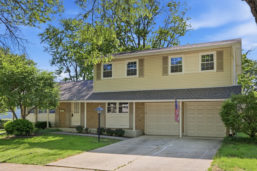Unit for sale at 828 N Glenn Drive, Palatine, IL 60074