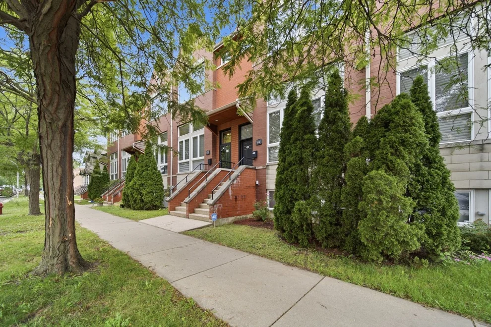 Unit for sale at 6336 N Sacramento Avenue, Chicago, IL 60659