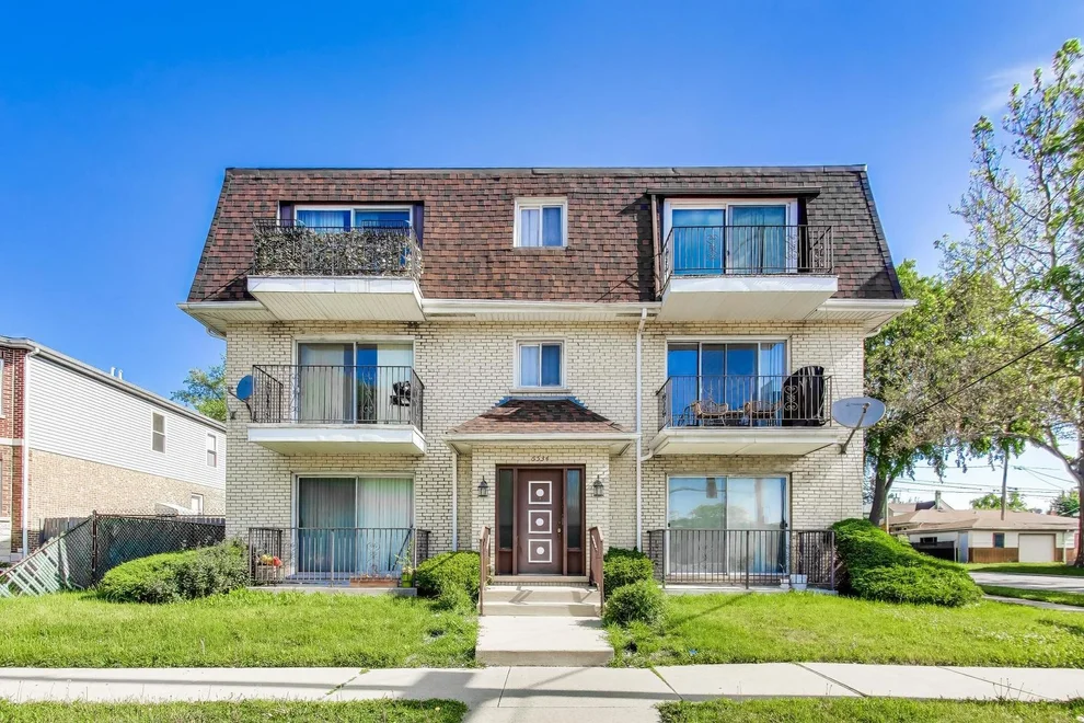 Unit for sale at 6534 W Montrose Avenue, Harwood Heights, IL 60706