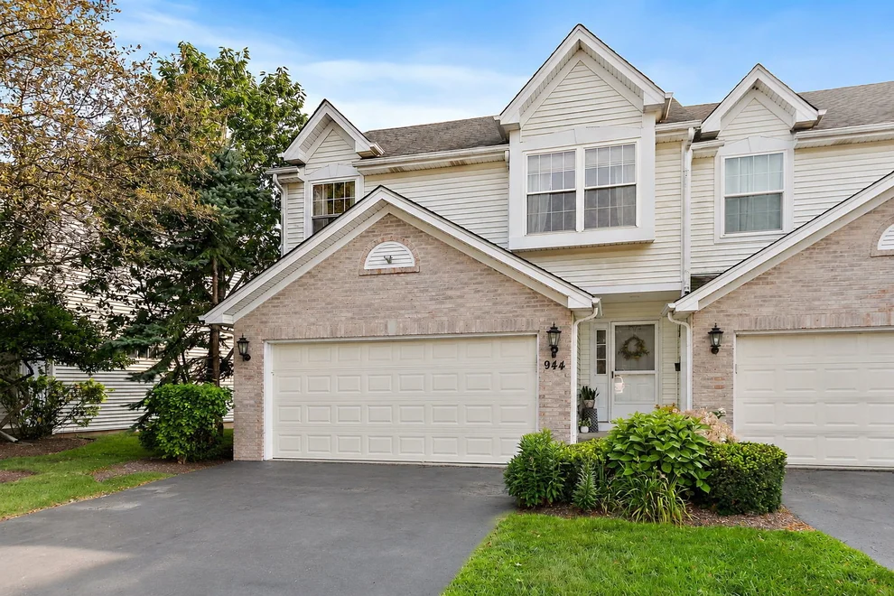 Unit for sale at 944 VIEWPOINT Drive, Lake In The Hills, IL 60156