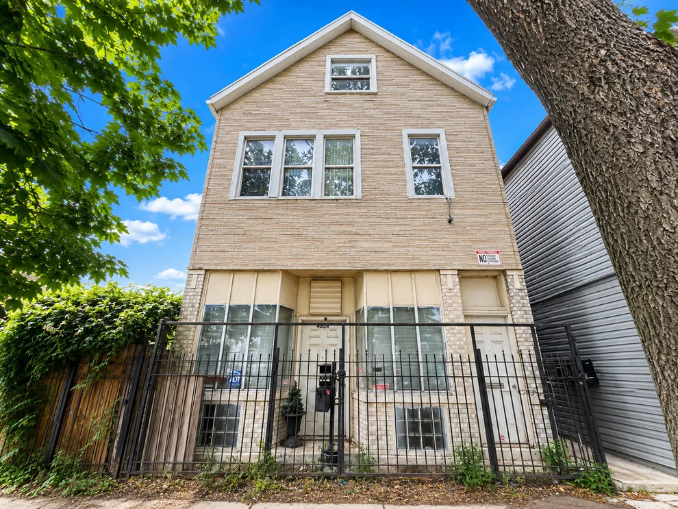 Unit for sale at 4324 S Hermitage Avenue, Chicago, IL 60609