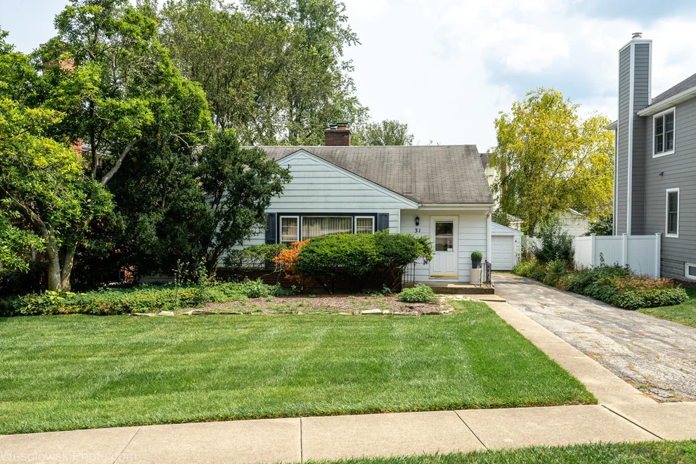 Unit for sale at 31 Waverly Avenue, Clarendon Hills, IL 60514