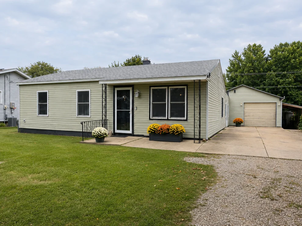 Unit for sale at 808 Tomahawk Drive, Ottawa, IL 61350