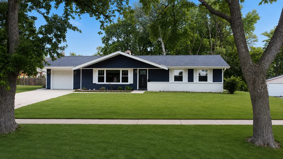 Unit for sale at 1927 Warwick Lane, Schaumburg, IL 60193
