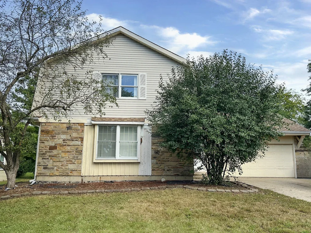 Unit for sale at 700 Butterfield Drive, Algonquin, IL 60102