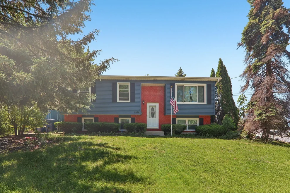 Unit for sale at 1938 N Jackson Street, Waukegan, IL 60087