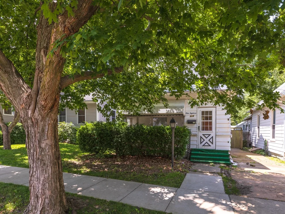 Unit for sale at 918 N Oak Street, Bloomington, IL 61701