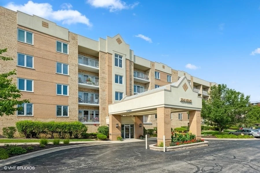 Unit for sale at 2240 S Grace Street, Lombard, IL 60148
