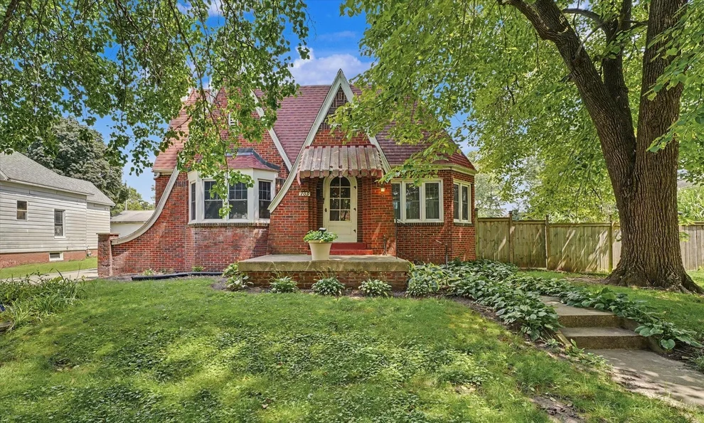 Unit for sale at 109 N Pine Street, Villa Grove, IL 61956
