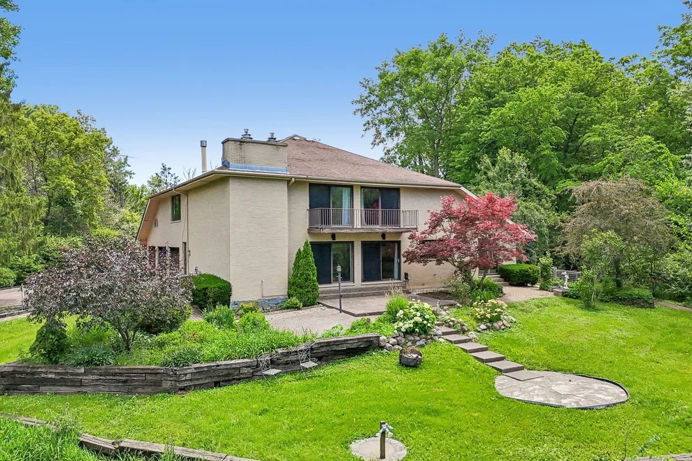 Unit for sale at 1191 Hunters Lane, Libertyville, IL 60048