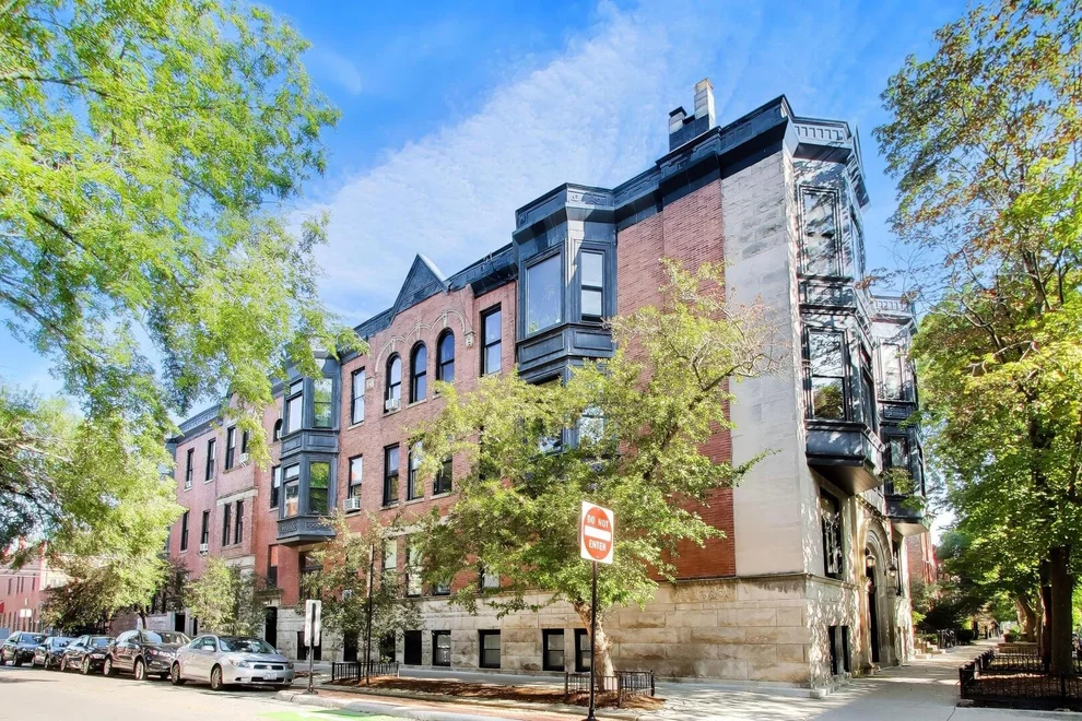 Unit for sale at 819 W Dickens Avenue, Chicago, IL 60614