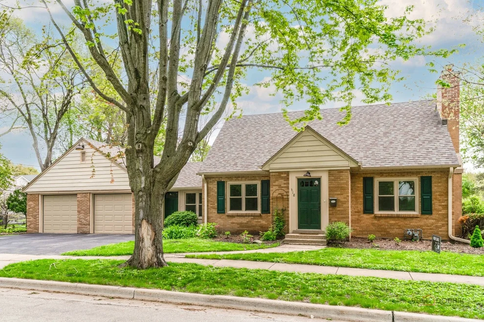Unit for sale at 318 2nd Avenue, Libertyville, IL 60048