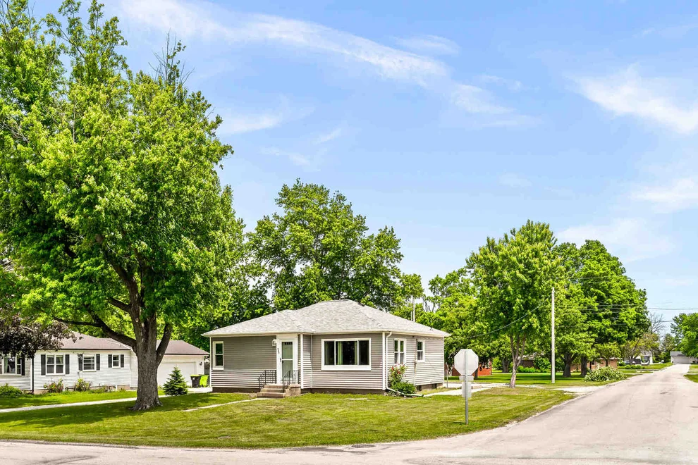 Unit for sale at 525 Grant Street, Chenoa, IL 61726