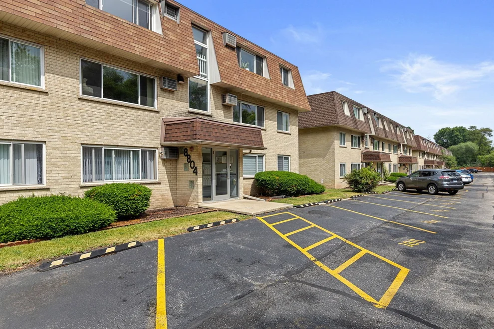 Unit for sale at 8804 Briar Court, Des Plaines, IL 60016