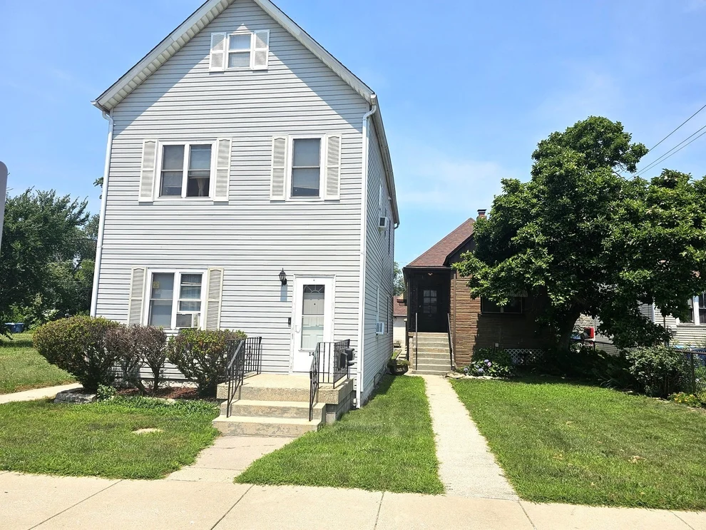 Unit for sale at 14-12 156th Street, Calumet City, IL 60409