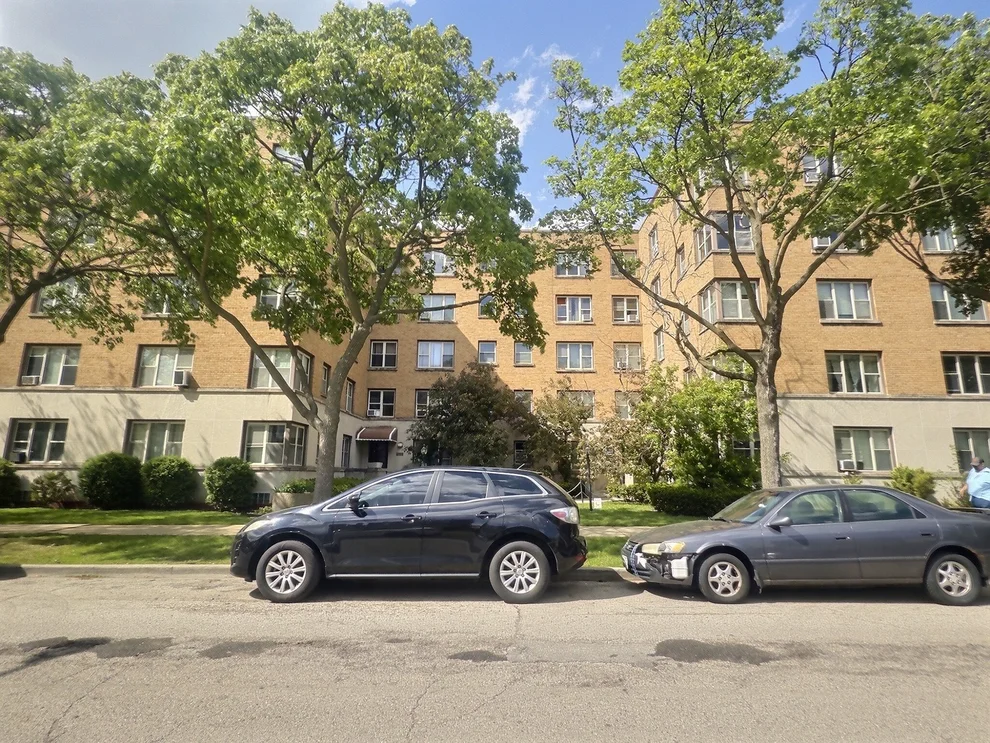 Unit for sale at 2610 W Balmoral Avenue, Chicago, IL 60625