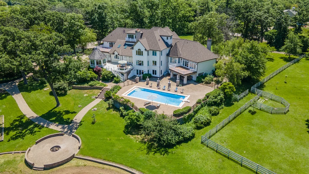 Unit for sale at 10 Old Hart Road, Barrington Hills, IL 60010