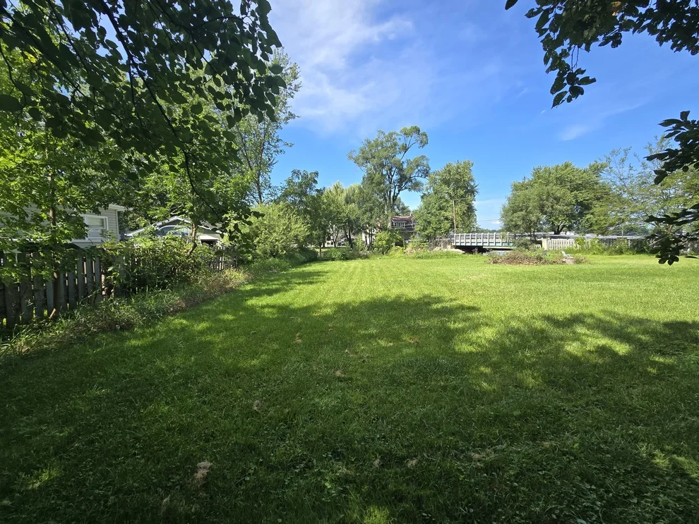 Unit for sale at 26432 N Willow Avenue, Mundelein, IL 60060