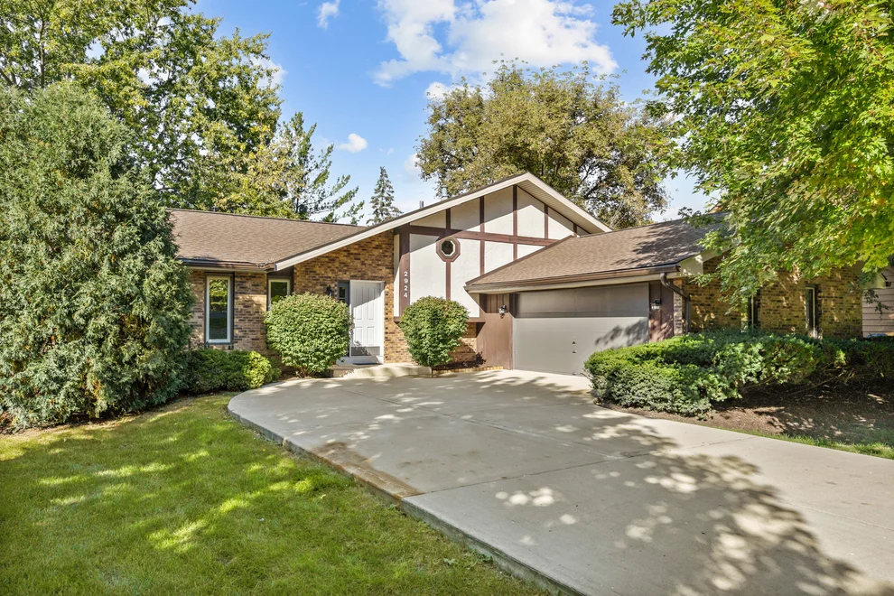 Unit for sale at 2924 Hickory Court, Woodridge, IL 60517