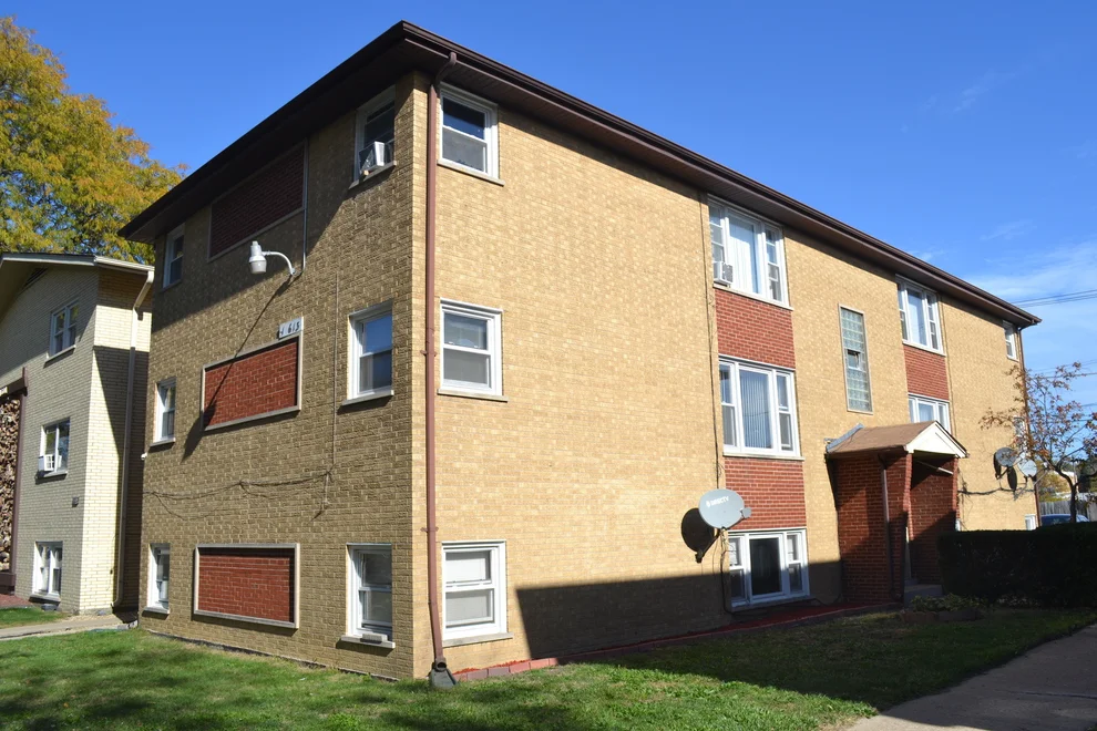 Unit for sale at 14613 Keystone Avenue, Midlothian, IL 60445