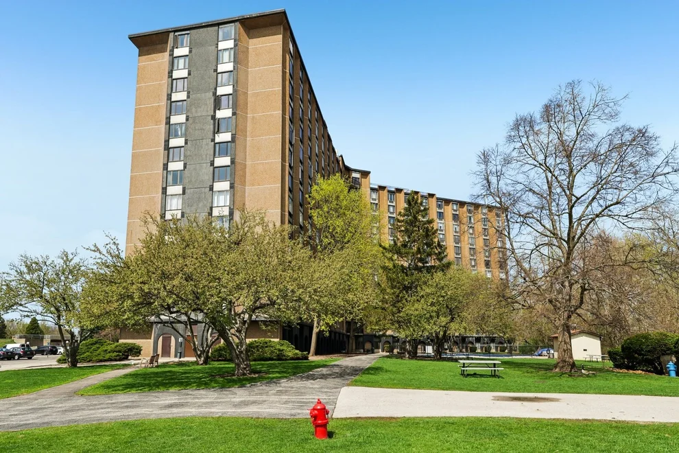Unit for sale at 1 Renaissance Place, Palatine, IL 60067