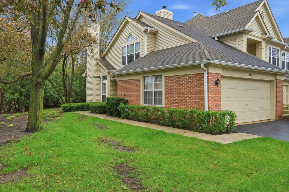 Unit for sale at 442 Cromwell Circle, Bartlett, IL 60103
