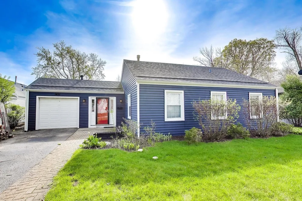 Unit for sale at 1451 Sycamore Lane, Northbrook, IL 60062