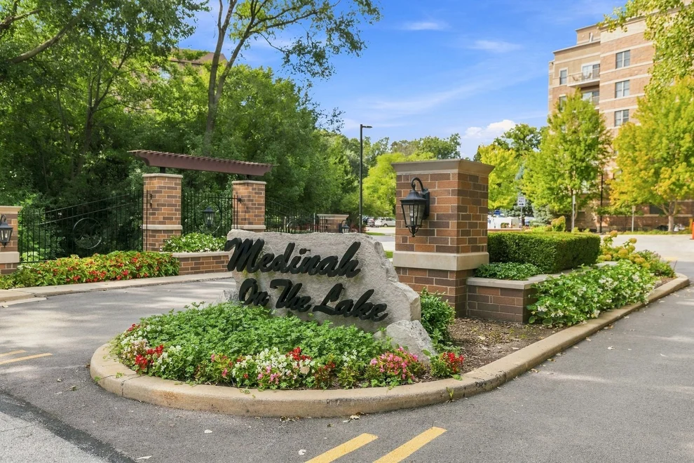 Unit for sale at 120 Lakeview Drive, Bloomingdale, IL 60108