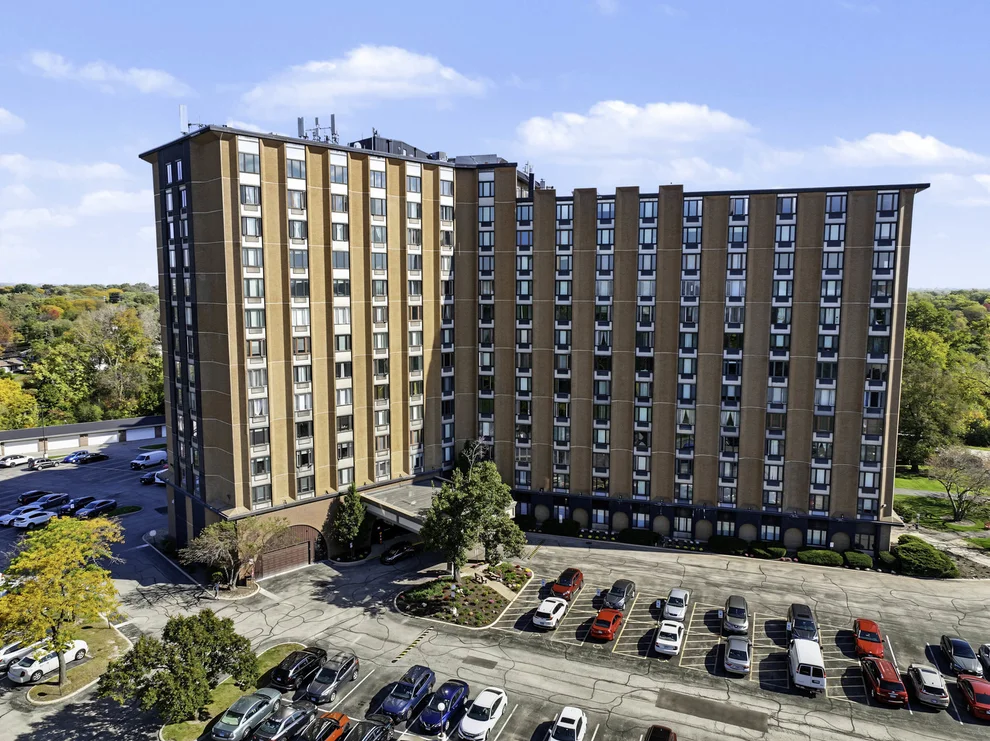 1 Renaissance Place