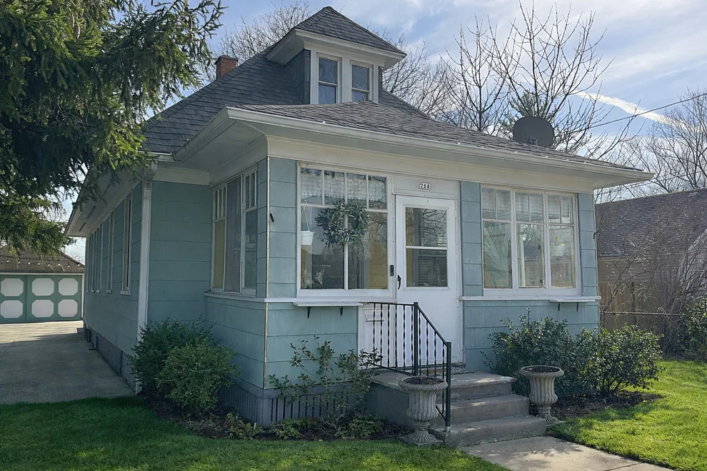 Unit for sale at 711 Bluff City Boulevard, Elgin, IL 60120