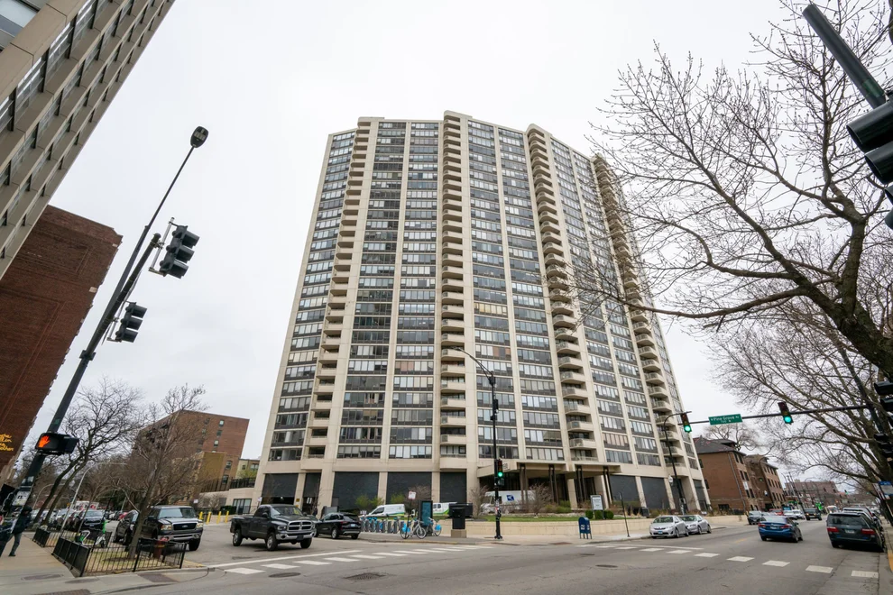 Unit for sale at 3930 N PINE GROVE Avenue, Chicago, IL 60613