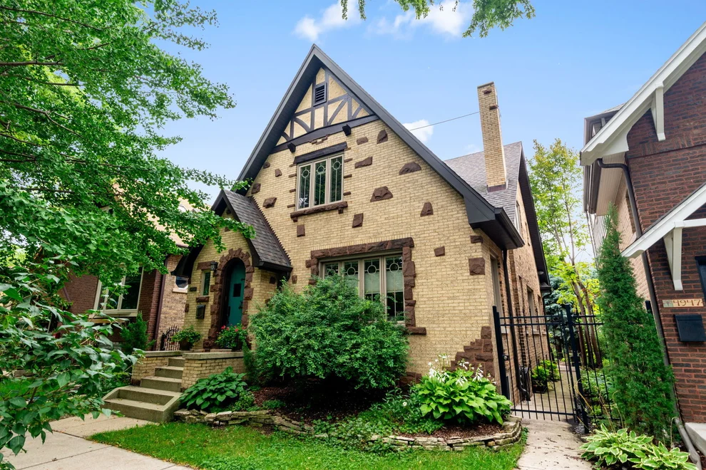 Unit for sale at 4949 N Kostner Avenue, Chicago, IL 60630