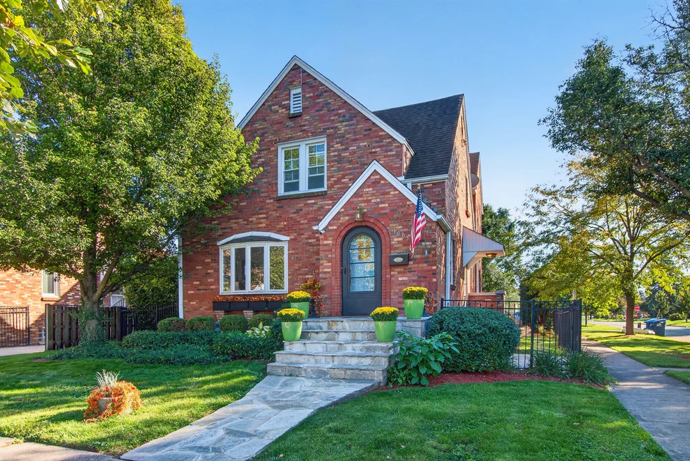 Unit for sale at 1005 Woodlawn Avenue, Des Plaines, IL 60016