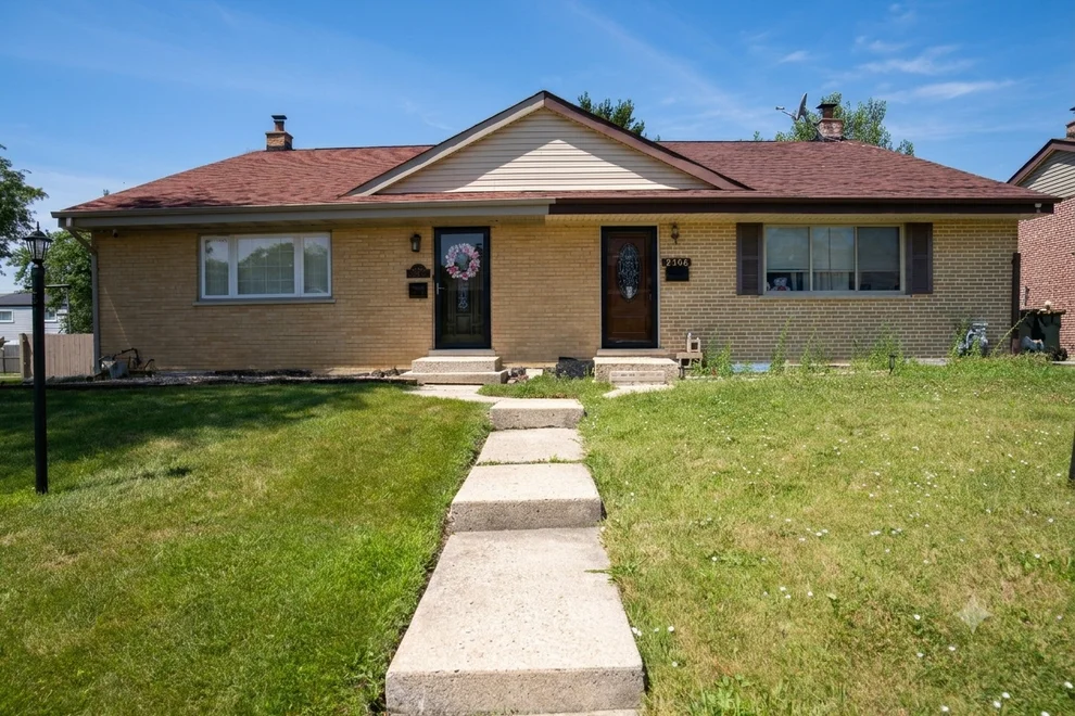 Unit for sale at 9406 N Oak Avenue, Des Plaines, IL 60016